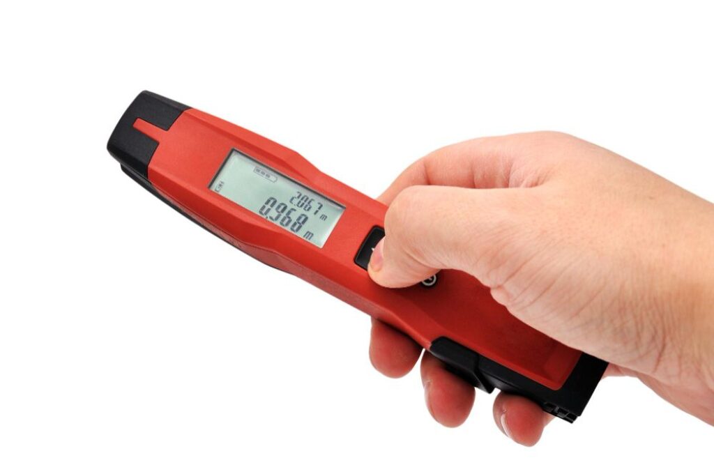 Measuring room dimensions with laser distance meter
