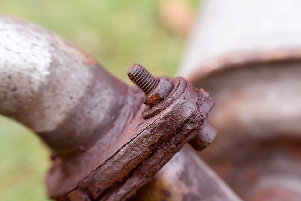 Rounded bolt caused by wrong wrench